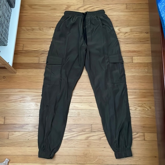 Green pants - Picture 1 of 3